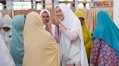 Bupati Purwakarta Anne Ratna Mustika saat hadiri Maulid Nabi di wilayah Purwakarta.