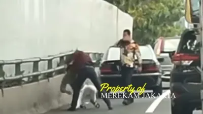 Rekaman pemukulan anak anggota DPR PDIP.