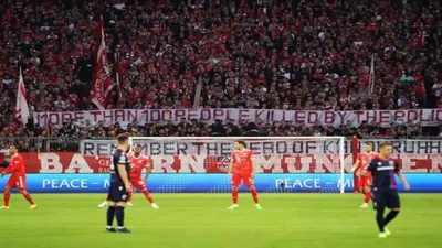 Laga UCL Bayern Munchen vs Victoria Plzen, Spanduk Suporter Bayern Munchen Jadi Sorotan /twitter @Sambo_Kaisar