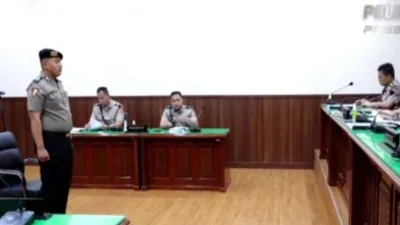 Brigadir Frillyan Fitri dijatuhi sanksi administrasi mutasi demosi selama dua tahun usai terbukti mengintimidasi jurnalis di rumah Fery Sambo..