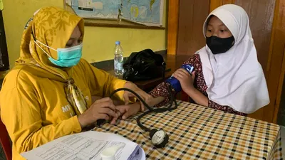 Ratusan santri Madrasah Ibtidaiyah (MI) di Kecamatan Padalarang mengikuti vaksinasi Covid-19 usia 6-11 tahun.