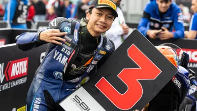 Pembalap binaan Yamaha Racing Indonesia, Wahyu Nugroho meraih podium ke-3 dalam race pertama gelaran seri 5 R3 bLU cRU European Cup Ceko.