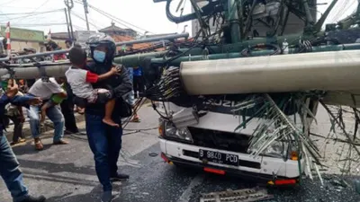 Penampakan lokasi kecelakaan maut di Bekasi yang sebabkan banyak siswa SD meninggal dunia. 