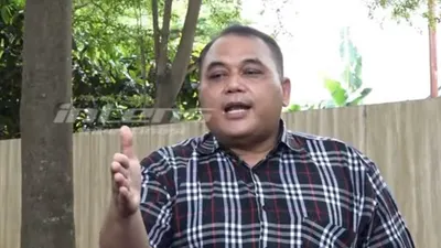 Ayah angkat Rizky Billar ikut menanggapi dugaan kasus yang dialami suami Lesti Kejora.