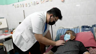 Pemeriksaan kesehatan kepada Tjetjep Heriyana  sebelum berangkat ke Mandalika.