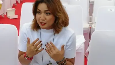 Nirina Zubir/ Republika