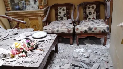 Gempa Cianjur sebabkan rumah rusak.