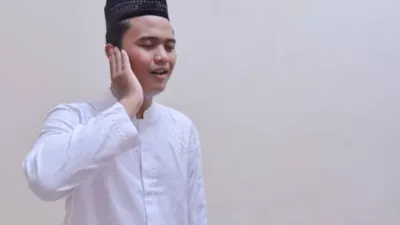 Gambar ilustrasi Bacaan Bilal Shalat Idul Fitri lengkap Arab, Latin, dan Terjemahan