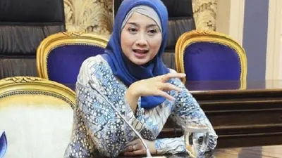 Desy Ratnasari.