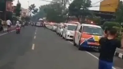 Viral! Video Iring-Iringan Mobil Jenazah Korban Insiden Kanjuruhan, Sirine Terdengar 20 Menit Sekali