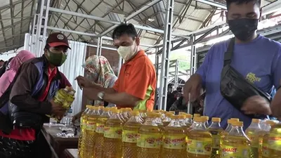 Ilustrasi operasi pasar minyak goreng. Pemprov DKI Jakarta memastikan stokr minyak goreng akan aman saat Ramadan tanpa menggelar Operasi Pasar terlebih dahulu.