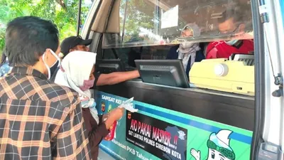 Pelayanan Samsat Keliling Kuningan untuk pembayaran pajak kendaraan bermotor tahunan yang disediakan Badan Pendapatan Daerah (Bapenda) Jawa Barat.