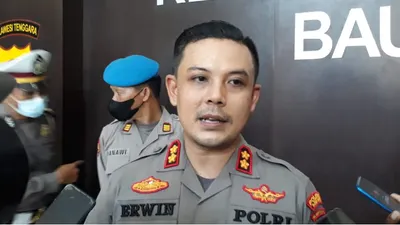 AKBP Erwin Pratomo jadi sorotan usai dirinya diketahui dicopot dari jabatanya sebagai Kapolres Baubau karena dugaan selingkuh sang istri.