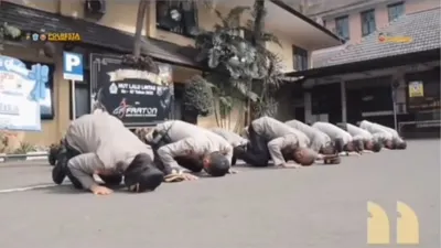 Minta Maaf Atas Tragedi Kanjuruhan, Polresta Malang Lakukan Aksi Sujud Massal