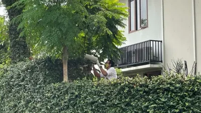Penyidik memeriksa CCTV di rumah dinas Kadiv Propam Polri di Komplek Polri Duren Tiga No. 46 RT 04/01, Pancoran, Jakarta Selatan