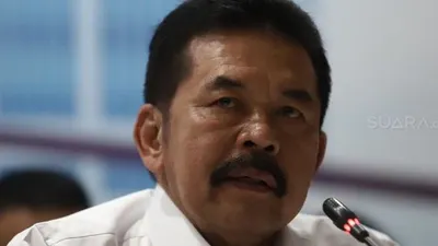 Jaksa Agung RI Burhanuddin memberi keterangan pers di Kantor Pusat BPK RI, Jakarta Pusat, Rabu (8/1). [Suara.com/Angga Budhiyanto]