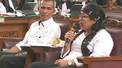 Terpopuler! Inilah Pertanyaan Febri Diansyah Pengacara Putri Candrawathi yang Bikin Ibunda Brigadir J Menangis