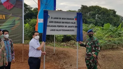 Wagub DKI, Ahmad Riza Patria saat menghadiri groundbreaking Agro Eduwisata di Lanud Halim Perdana Kusuma/dok: timur.jakarta.go.id
