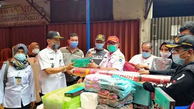 Bantuan sandang dan perlengkapan balita bagi warga korban kebakaran di Jatinegara/dok: timur.jakarta.go.id.