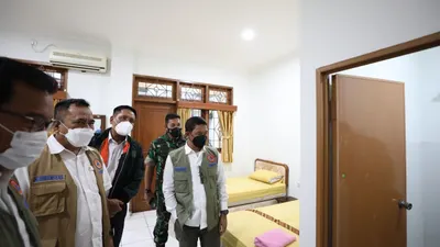 Kepala BNPB, Letjen TNI Suharyanto, meninjau kesiapan beberapa rusun di DKI Jakarta sebagai antisipasi penambahan tempat karantina bagi Pekerja Migran Indonesia (PMI).