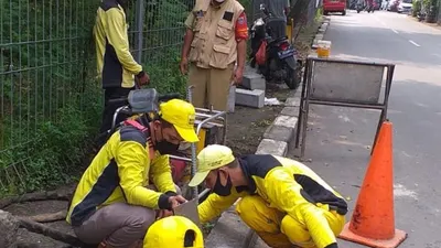 Pembangunan trotoar di Jalan Raya Munjul, Cipayung, Jakarta Timur/dok: Kominfotik  Jaktim