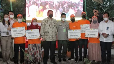 Menteri Pertanian dan Menteri Perekonomian saat melepas secara simbolis benih tanaman hias milik Minaqu Home Nature