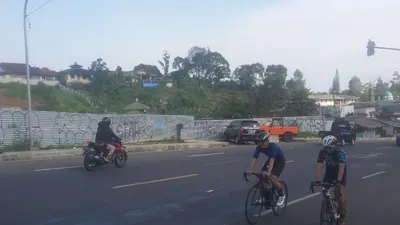 Kondisi terkini Jalan Raya Puncak Kabupaten Bogor, pada H+1 lebaran