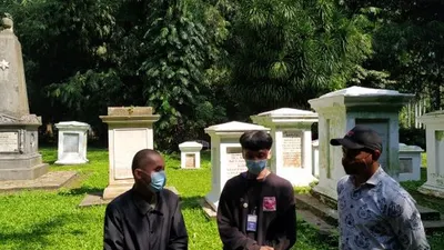Manejemen Kebun Raya Sayangkan Wistawan Viral Injak Makam Belanda (Yogi Faisal)