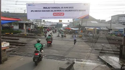 Dapat Penolakan Warga, Penutupan Perlintasan Kereta Api di Bogor Ditunda / Yogi Faisal
