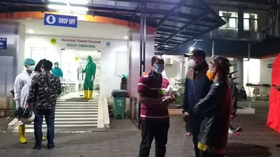 Ketua DPRD Kabupaten Bogor Rudy Susmanto, bersama Wakil DPRD Kabupaten Bogor Agus Salim, saat melakukan kunjungan ke RSUD Cibinong (Yogi Faisal)