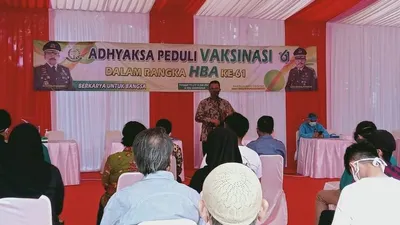 Gubernur DKI Jakarta, Anies Baswedan menghadiri Hari Bhakti Adhyaksa ke-61 yang diperingati dengan kegiatan Adhyaksa Peduli Vaksinasi di Rumah Sakit Umum Adhyaksa, Cipayung, Jakarta Timur/Kominfotik Jaktim.
