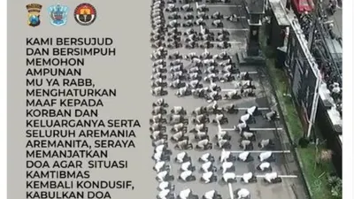 Polisi di Malang Bersujud Masal Minta Maaf Soal Tragedi Kanjuruhan
