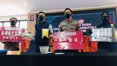 Jajaran Polres Bogor saat memberikan keterangan resmi kepada awak media