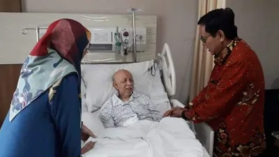 Prof Yahya Muhaimin saat terbaring sakit. Yahya Muhaimin meninggal Rabu pagi (9/2/2022) di Purwokerto, Jawa Tengah.