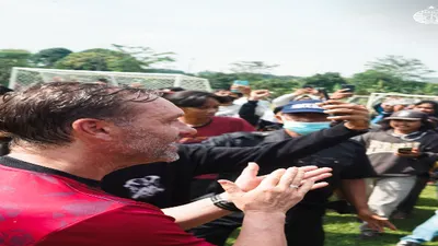 Thomas Doll menggelar latihan terbuka.