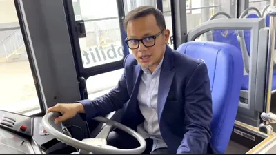 Kunjungan Kerja ke Semarang, Bima Arya Sambangi Lokasi Pembuatan Bus BTS