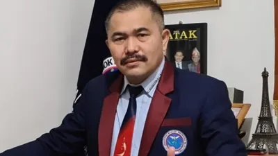 Pengacara Brigadir J, Kamaruddin Simanjuntak kecewa dan meminta maaf soal belum tuntasnya kasus yang ditangani.