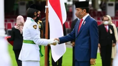 Presiden Joko Widodo saat pengukuhan 68 pelajar SMA dari 34 provinsi sebagai anggota Pasukan Pengibar Bendara Pusaka (Paskibraka) tahun 2022 digelar di halaman Istana Merdeka.