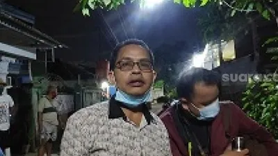 Kasdi, Ketua RT di tempat Zakiah Aini berdomisili, daerah Kelapa Dua Wetan, Ciracas, Jakarta Timur, Rabu (31/3/2021) malam [Suara.com/Bagaskara Isdiansyah].