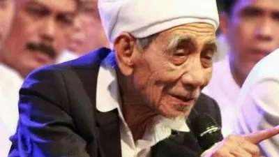 Hari Guru Nasional akan tiba pada tanggal 25 November 2022, Mbah Moen pernah memberikan nasihat kepada guru dalam ceramahnya.