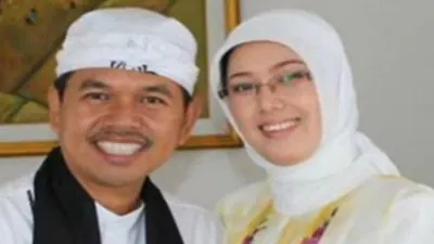pasangan Dedi Mulyadi dan Anne Ratna Mustika yang kini  rumahtangganya sedang goncang