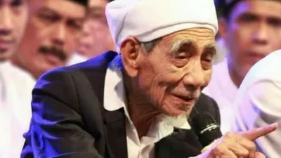Dari Mana Datangnya Rezeki? Simak Penjelasan Lengkap Mbah Moen di Sini!