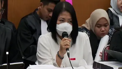 Febri Diansyah membeberkan bukti konkret mengenai tindak kekerasan seksual yang dialami oleh Putri Candrawathi.