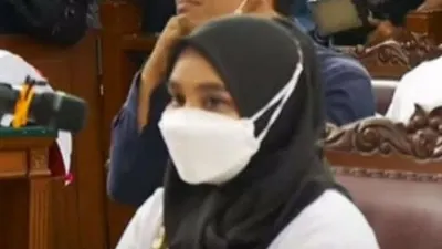 Makin Ngawur! Ini Jawaban Susi Kala Ditanya Soal Kata 'Siap', Warganet: Earphonenya Kekencengan