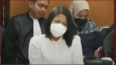 Suapi Ajudan dengan Nasi Tumpeng, Tawa Putri Candrawathi di Persidangan Bikin Salfok Warganet
