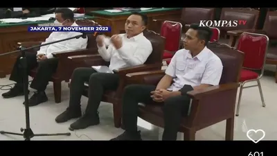 penampakan ketiga tersangka Bharada E, Ricky Rizal dan Kuat Maruf dan dihadirkan 12 saksi