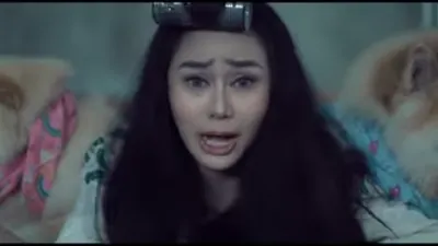 Denise Chariesta, penyanyi lagu 'gila'.