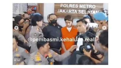 Akhirnya Muncul di Hadapan Publik Pakai Baju Oren, Rizky Billar Diteriaki Wartawan 'Shoope COD'