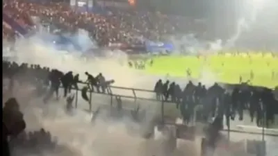  Penyebab 127 Orang Meninggal Dalam Kerusuhan Suporter Arema vs Persebaya di Stadion Kanjuruhan, Aremania Panik (Twitter Mit Mitra)