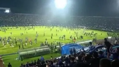 Puluhan Korban Meninggal Usai Laga Arema Vs Persebaya, Begini Kronologinya